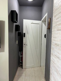 Hermoso Kitinete con aire acondicionado, WI-FI, garaje, a 250 m de Prainha