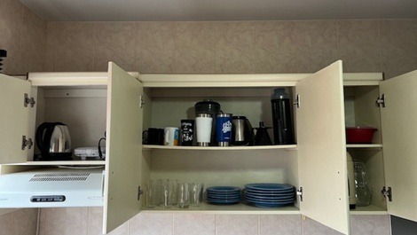 Hermoso Kitinete con aire acondicionado, WI-FI, garaje, a 250 m de Prainha