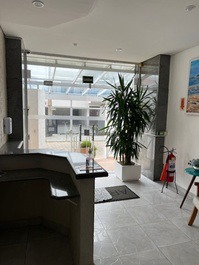 Hermoso Kitinete con aire acondicionado, WI-FI, garaje, a 250 m de Prainha