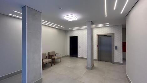 ÓTIMO APARTAMENTO EM PRÉDIO FRENTE AO MAR