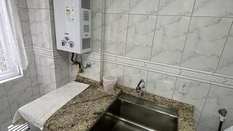 ÓTIMO APARTAMENTO EM PRÉDIO FRENTE AO MAR