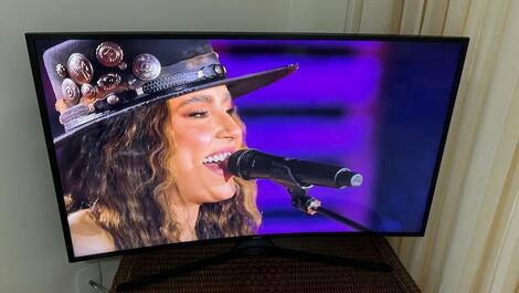 ÓTIMO APARTAMENTO EM PRÉDIO FRENTE AO MAR