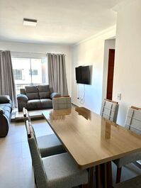 Lindo apartamento de 2 quartos próximo à praia