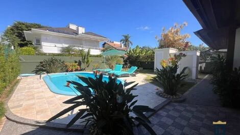 CASA DE 5 DORMITÓRIOS PARA LOCAÇÃO DE TEMPORADA JURERÊ INTERNACIONAL