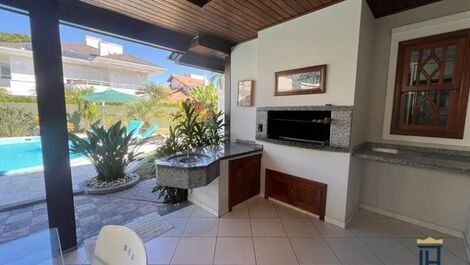 CASA DE 5 DORMITÓRIOS PARA LOCAÇÃO DE TEMPORADA JURERÊ INTERNACIONAL