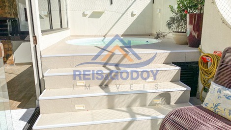 COBERTURA PRÓXIMA A PRAIA JURERE FLORIANOPOLIS - JACUZZI