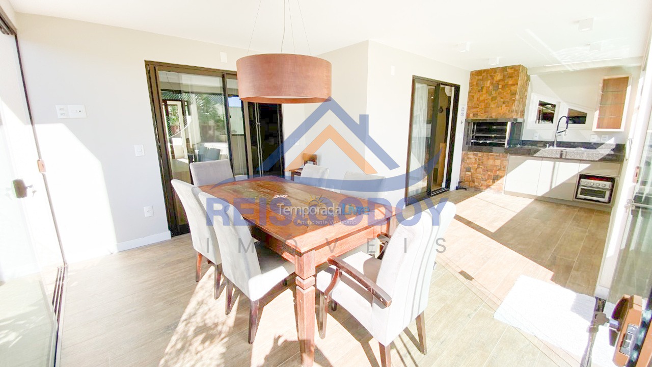 Apartamento para aluguel de temporada em Florianópolis (Jurere Tradicional)