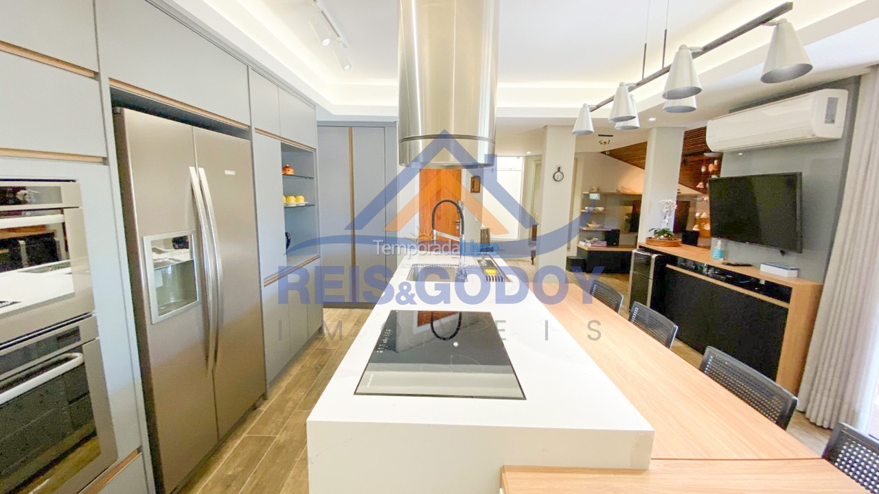 Apartamento para aluguel de temporada em Florianópolis (Jurere Tradicional)