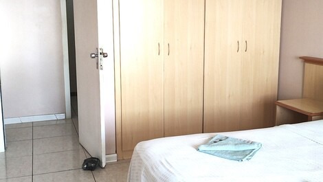 🏣🌅Apartamento de 2 dormitorios frente al mar, condominio con piscina justo en la arena🏖️