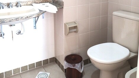 🏣🌅Apartamento de 2 dormitorios frente al mar, condominio con piscina justo en la arena🏖️