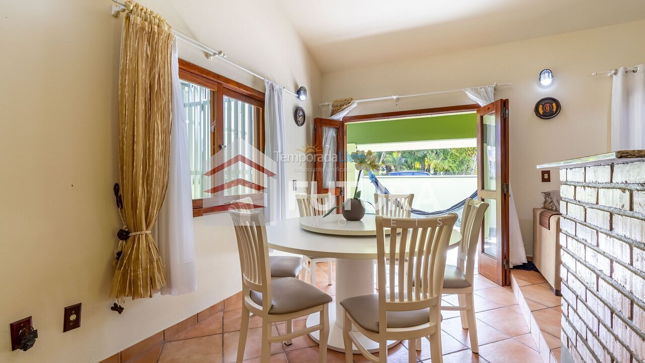 Chácara / sítio para aluguel de temporada em Bombinhas (Praia de Bombas)