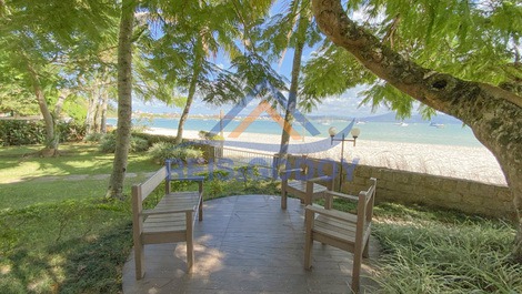 FRENTE MAR JURERE PÉ NA AREIA