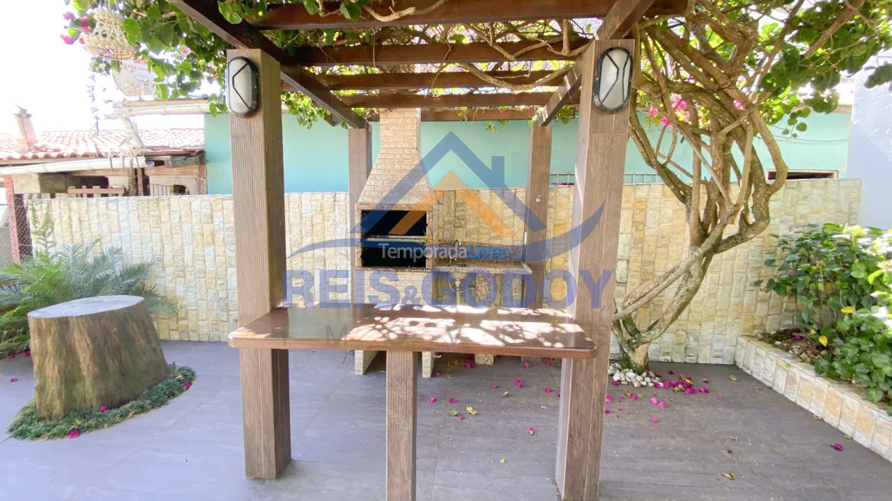 Casa para aluguel de temporada em Florianópolis (Jurere Tradicional)