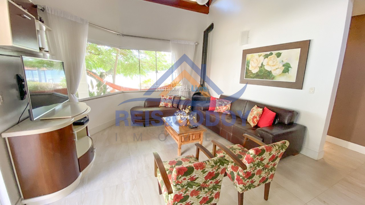 Casa para aluguel de temporada em Florianópolis (Jurere Tradicional)