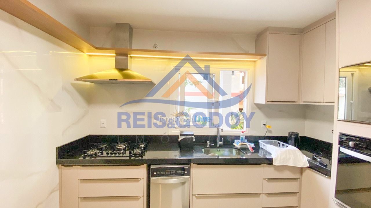 Casa para aluguel de temporada em Florianópolis (Jurere Tradicional)