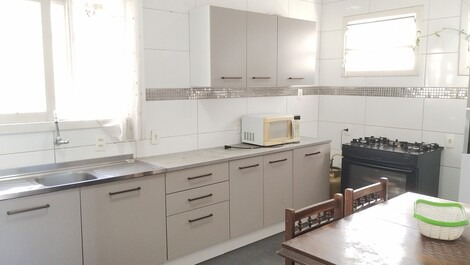 Casa de tres dormía. cerca de los comercios Canasvieiras p / Estación