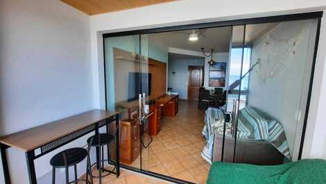 GREAT POINT APARTMENT WITH BALCONY IN FRONT OF MORRO GUARAPARI BEACH