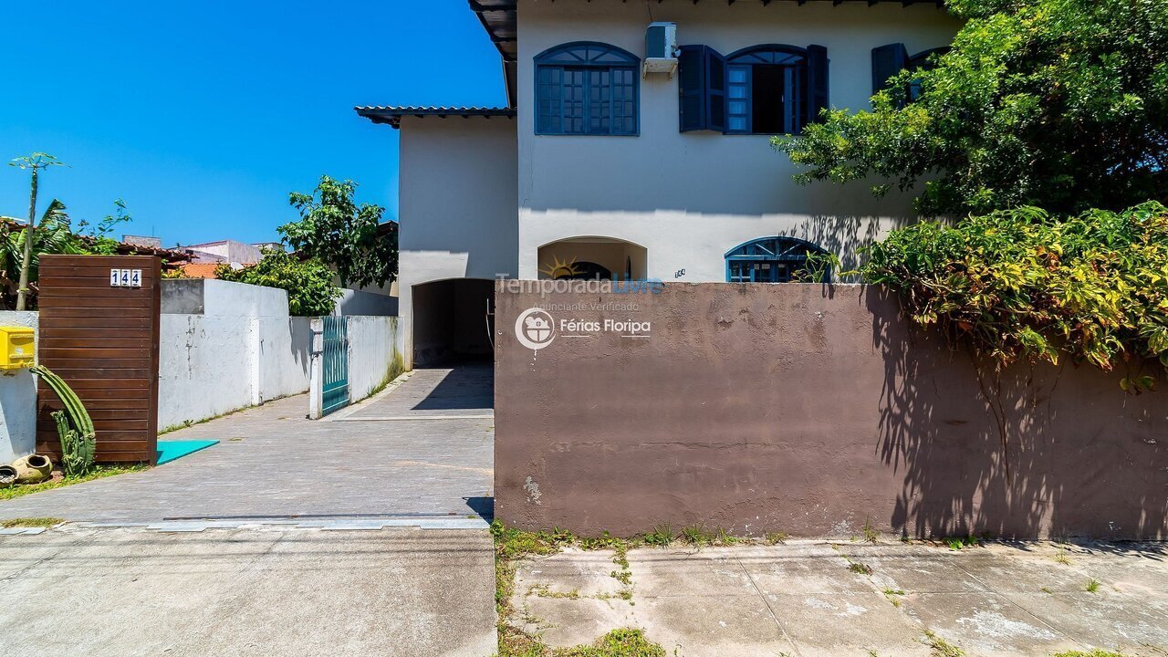 Casa para aluguel de temporada em Florianopolis (Campeche)