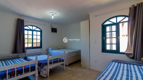 Casa com 4 quartos a poucos passos da Praia do Campeche