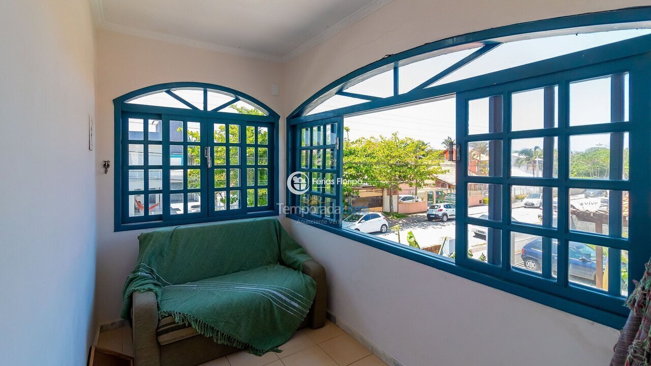 Casa para aluguel de temporada em Florianopolis (Campeche)