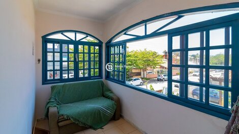 Casa com 4 quartos a poucos passos da Praia do Campeche