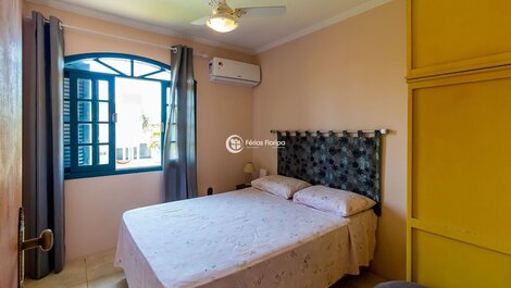 Casa com 4 quartos a poucos passos da Praia do Campeche