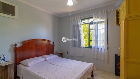 Casa com 4 quartos a poucos passos da Praia do Campeche