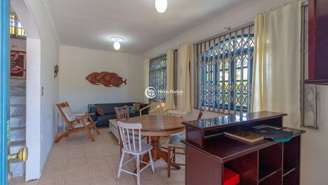 Casa com 4 quartos a poucos passos da Praia do Campeche