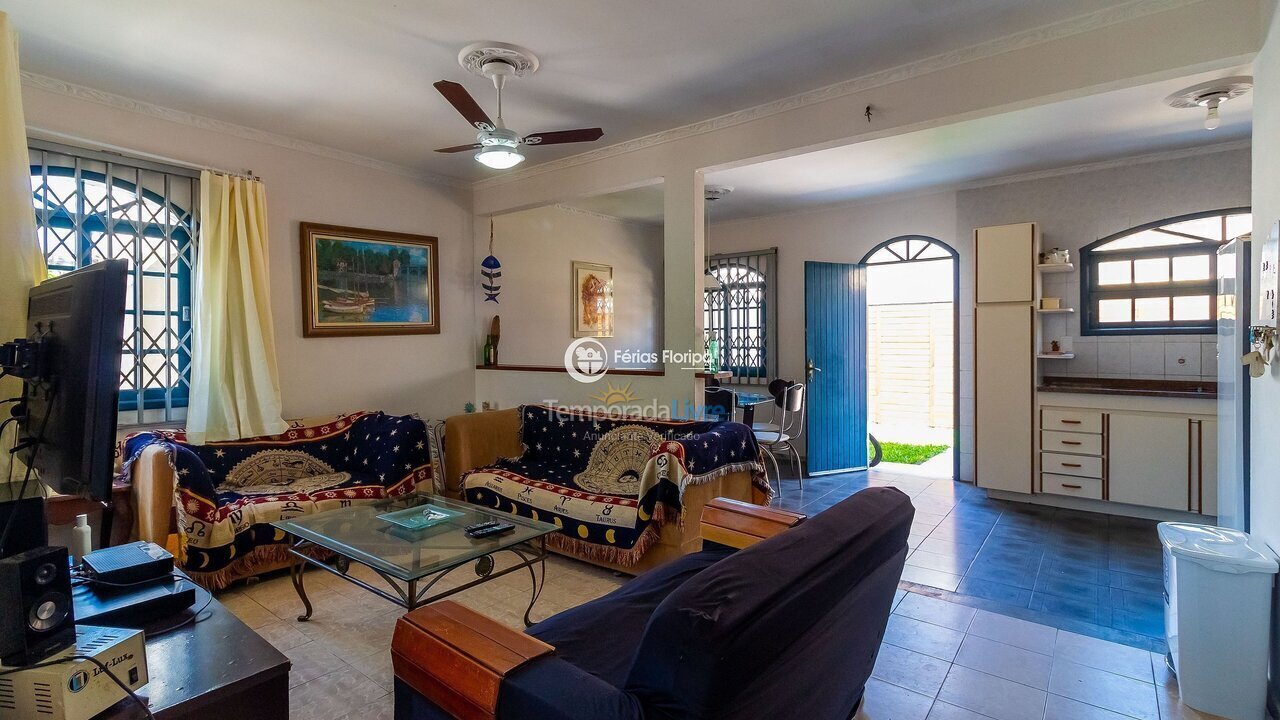 Casa para aluguel de temporada em Florianopolis (Campeche)