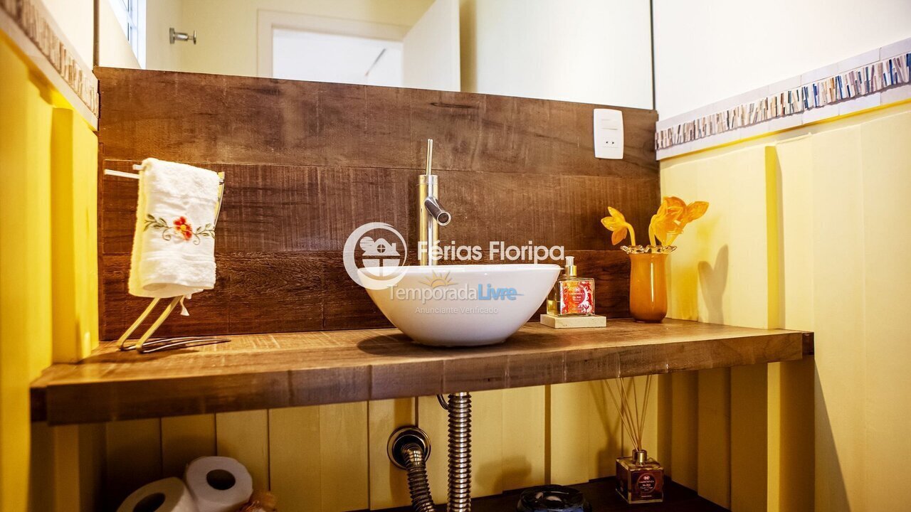 Casa para aluguel de temporada em Florianopolis (Campeche)