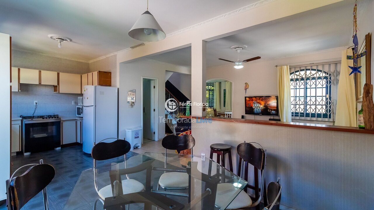 Casa para aluguel de temporada em Florianopolis (Campeche)