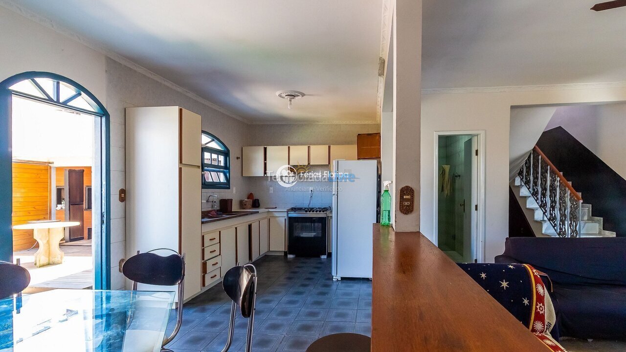 Casa para aluguel de temporada em Florianopolis (Campeche)