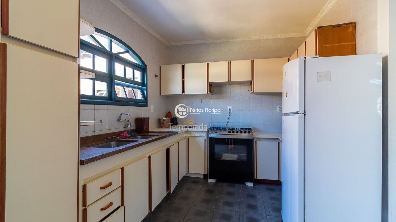 Casa para aluguel de temporada em Florianopolis (Campeche)