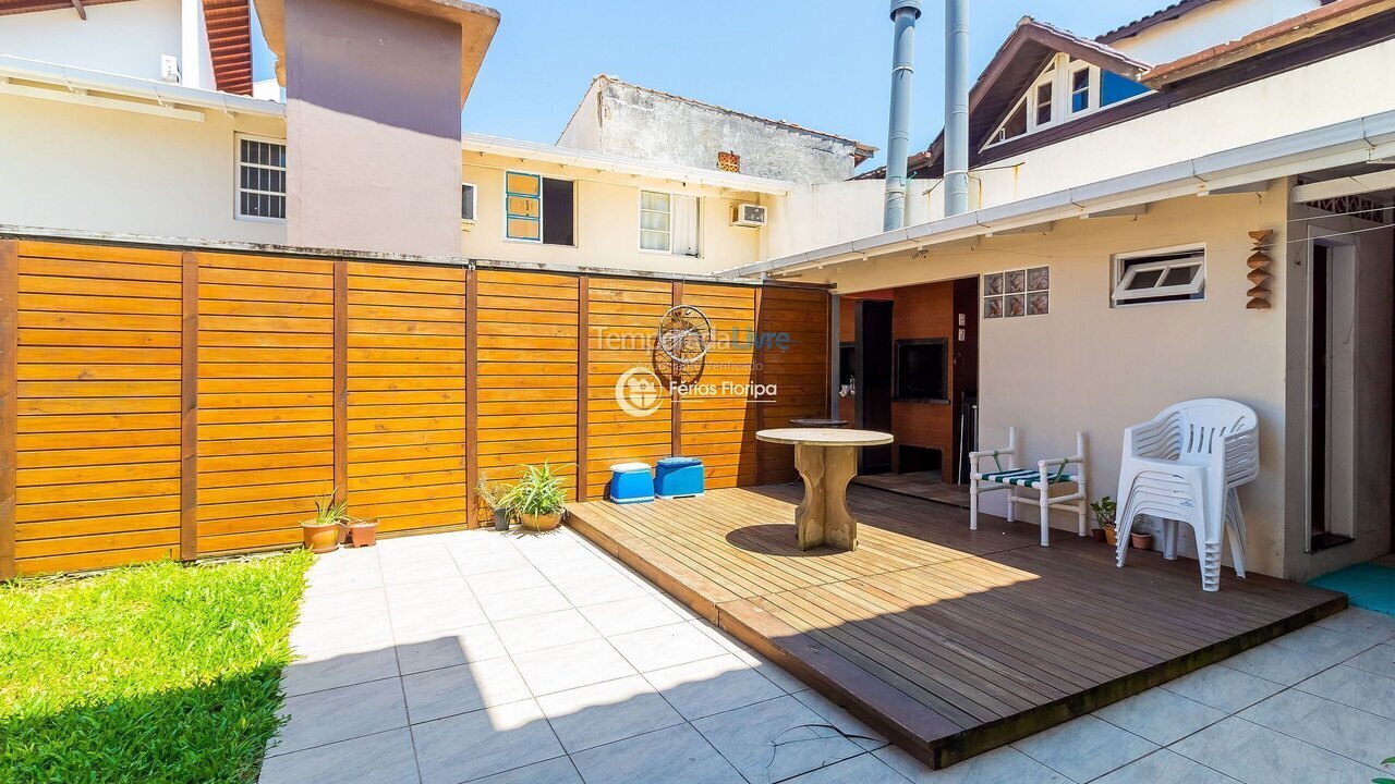 Casa para aluguel de temporada em Florianopolis (Campeche)