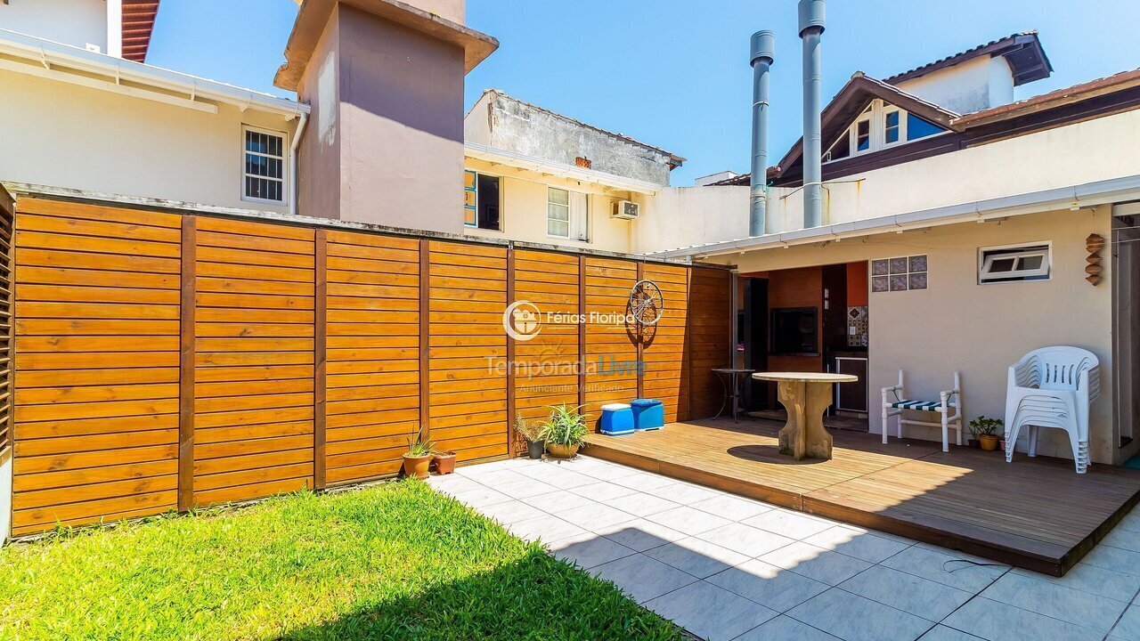 Casa para aluguel de temporada em Florianopolis (Campeche)