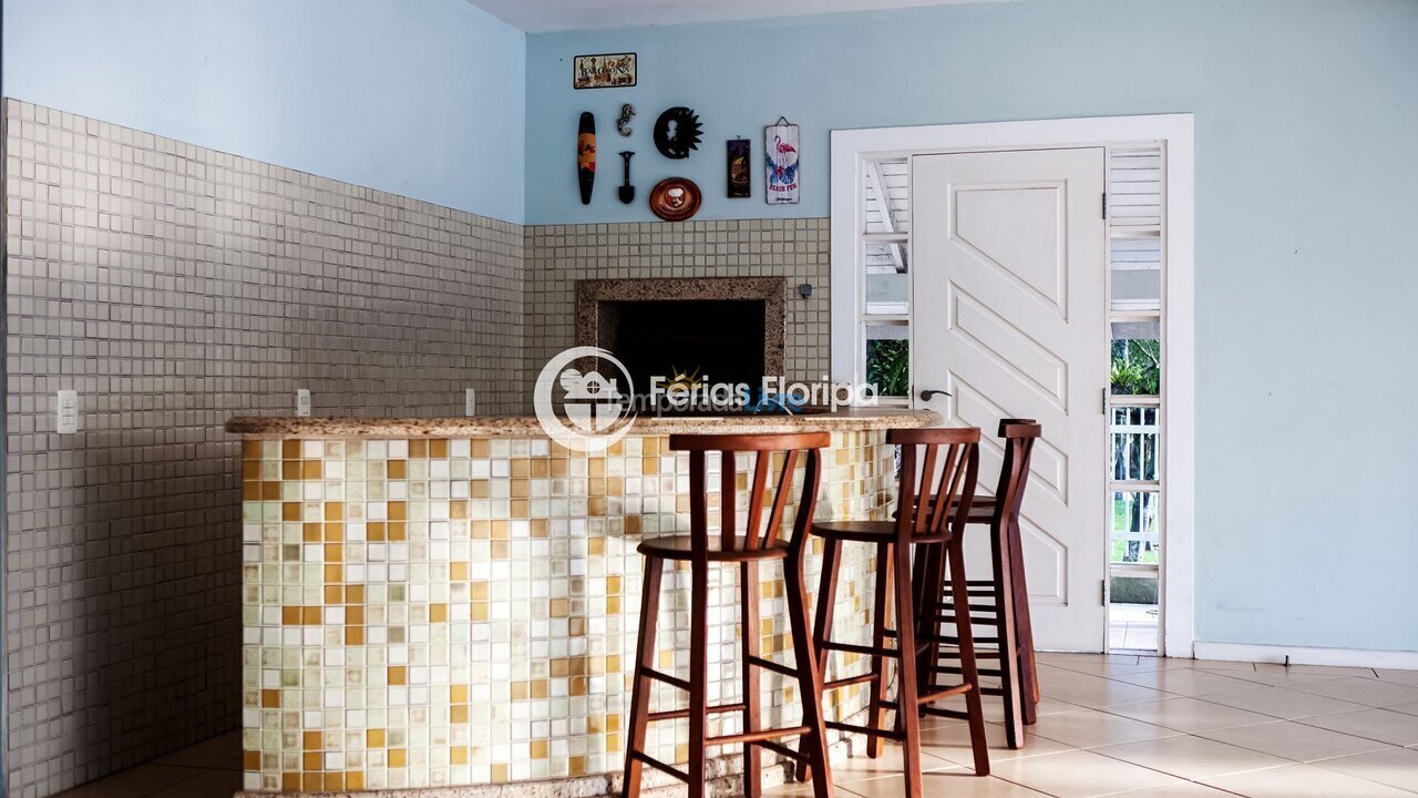 Casa para aluguel de temporada em Florianopolis (Campeche)