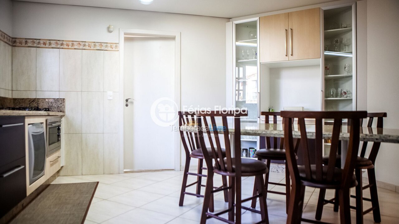 Casa para aluguel de temporada em Florianopolis (Campeche)