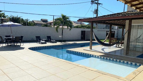 Piscina vista do espaço gourmet