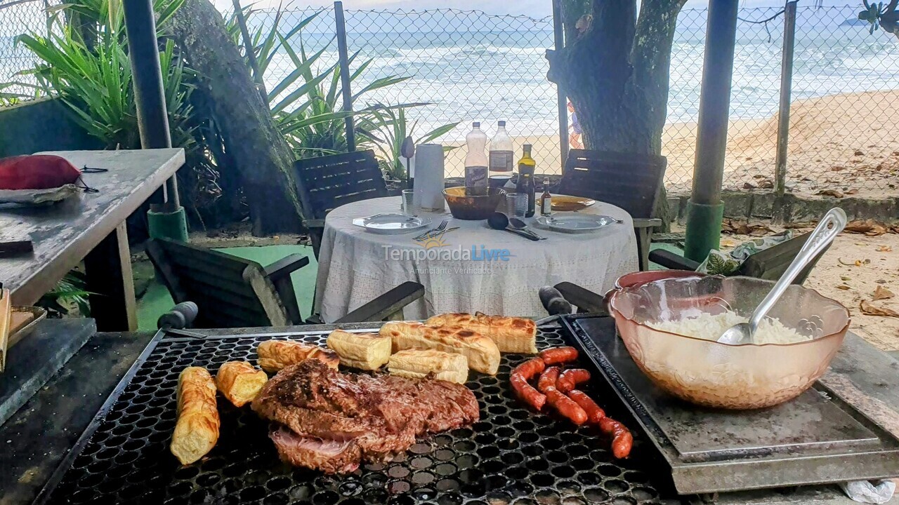 Casa para aluguel de temporada em Ubatuba (Praia das Toninhas)