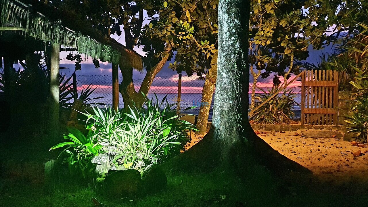 Casa para aluguel de temporada em Ubatuba (Praia das Toninhas)