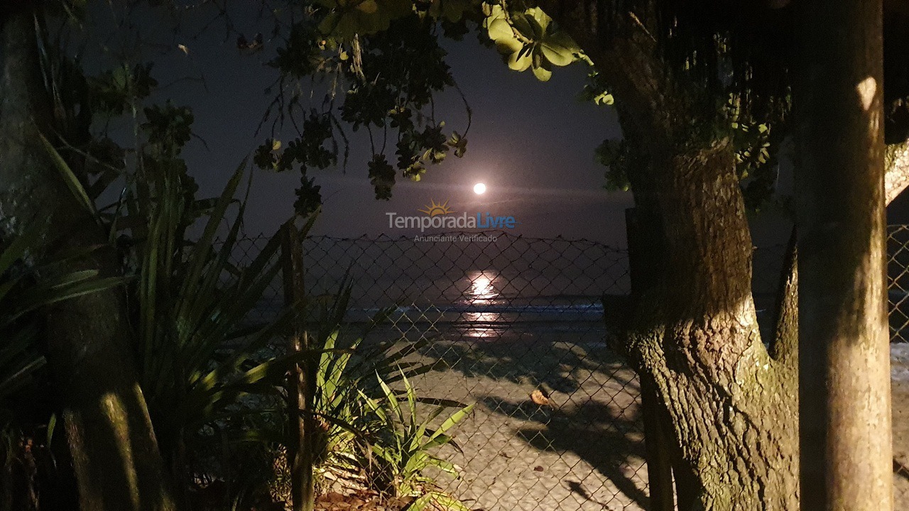 Casa para aluguel de temporada em Ubatuba (Praia das Toninhas)
