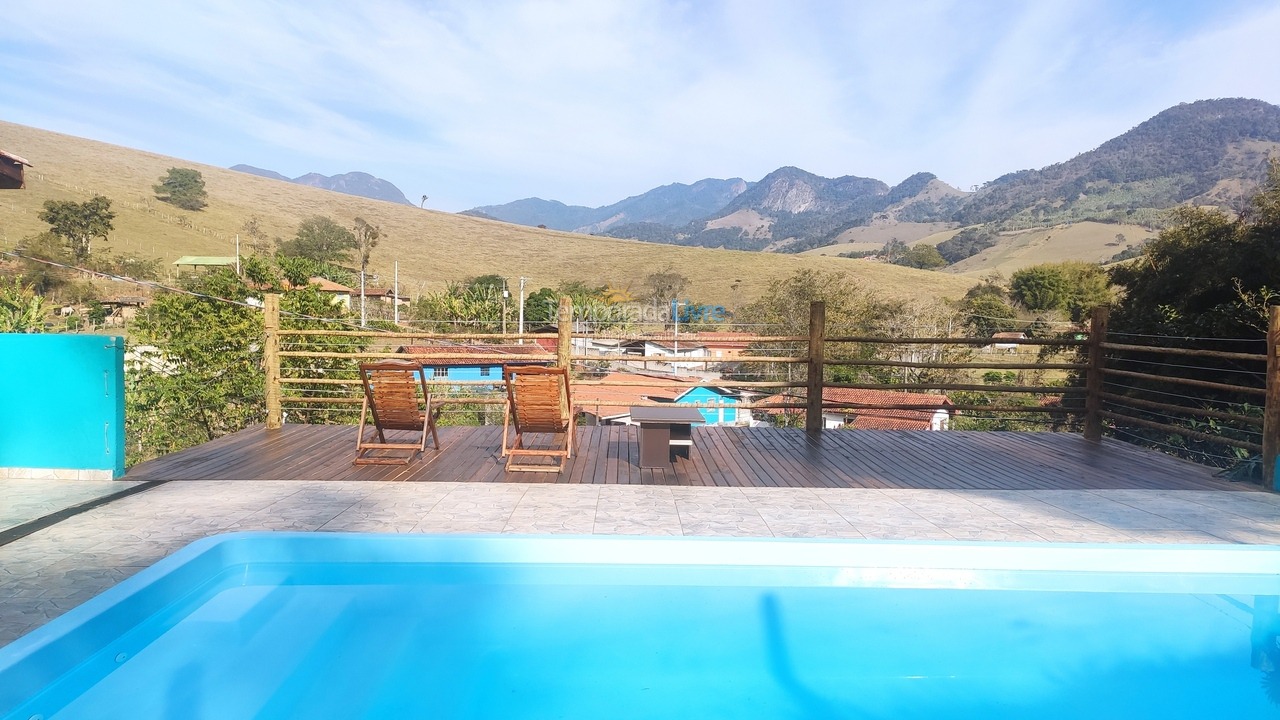 Casa para aluguel de temporada em São Bento do Sapucaí (Bairro do Pinheiro)