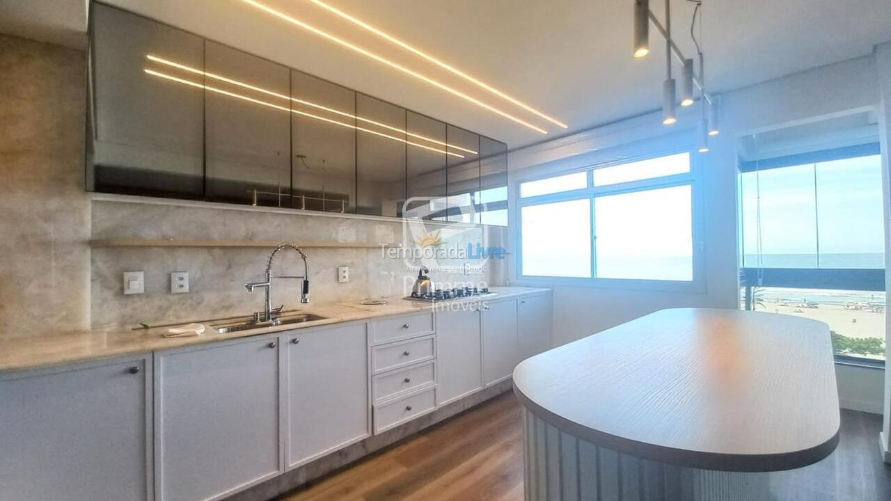 Apartamento para aluguel de temporada em Balneário Camboriú (Centro)