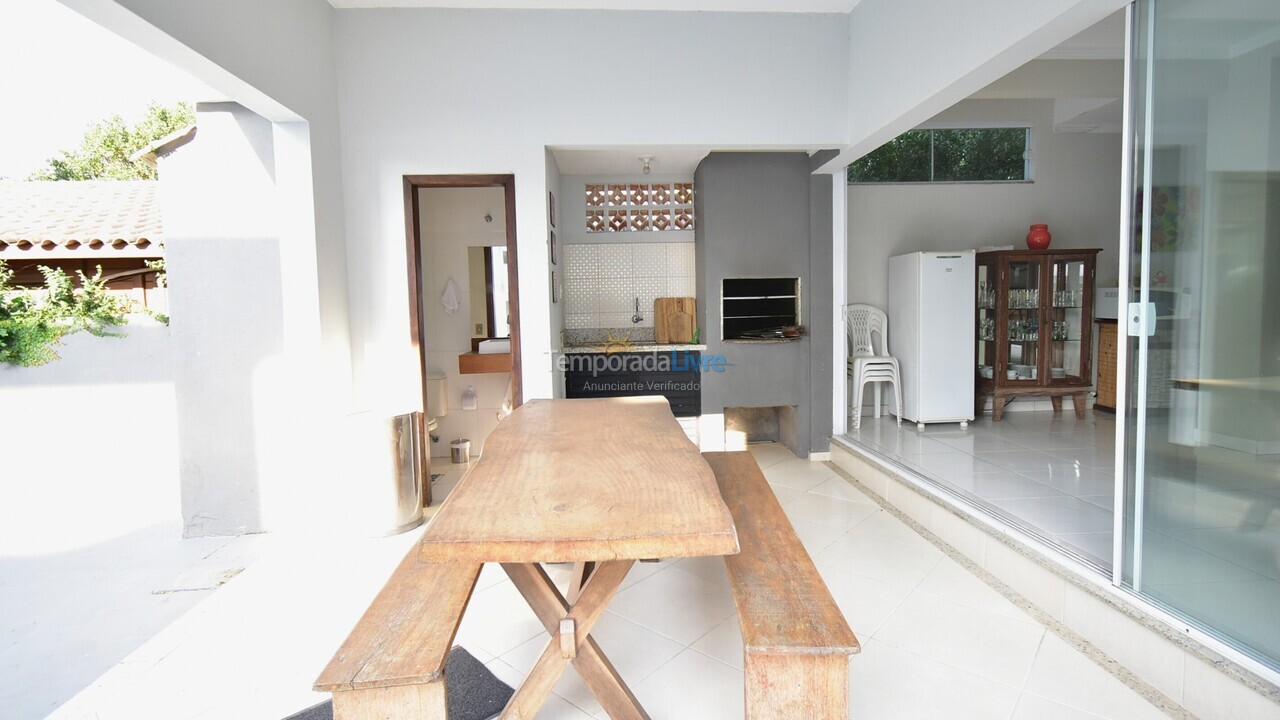 Casa para aluguel de temporada em Bombinhas (Canto Grande)