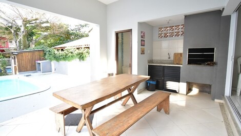 CASA ATHOS * 4 QUARTOS * PISCINA * 250 mts da praia de Canto Grande