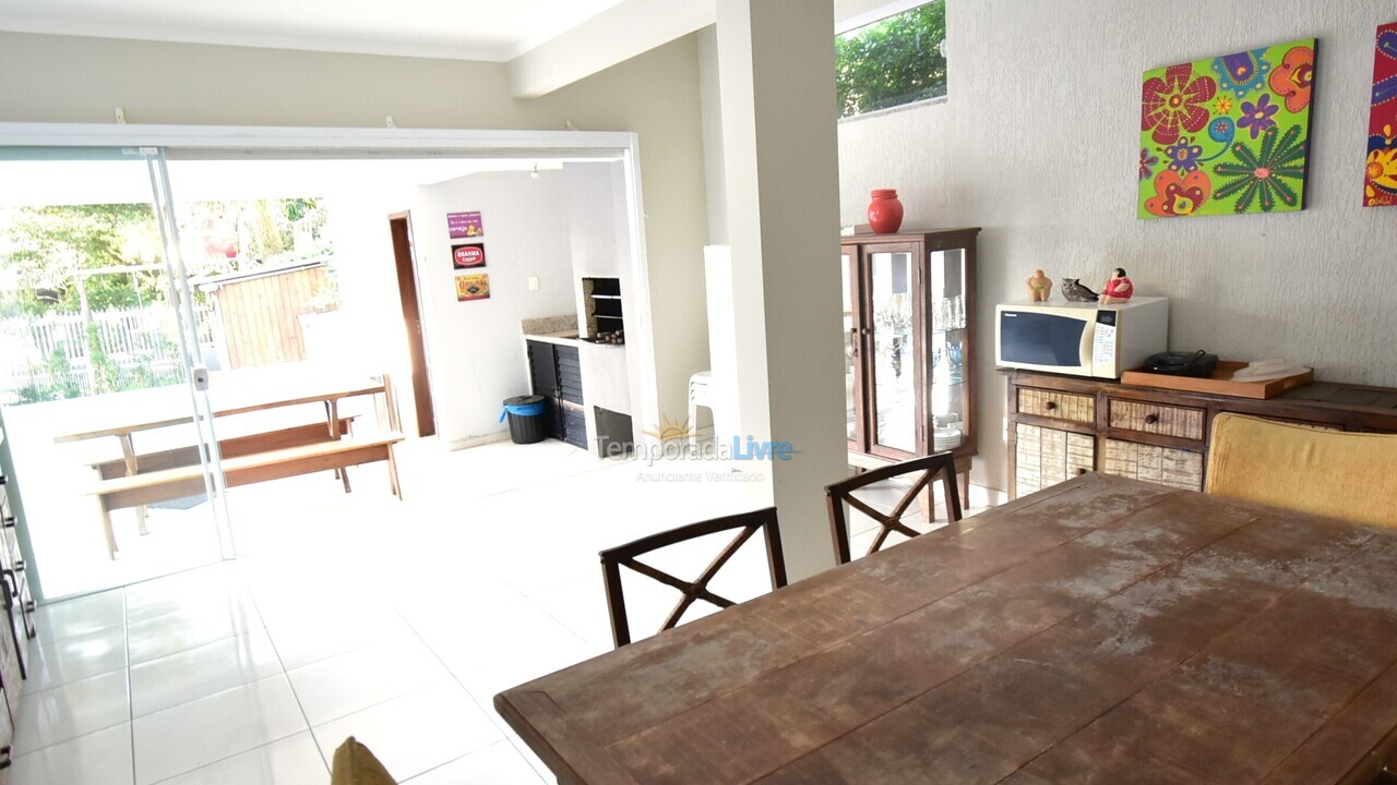 Casa para aluguel de temporada em Bombinhas (Canto Grande)