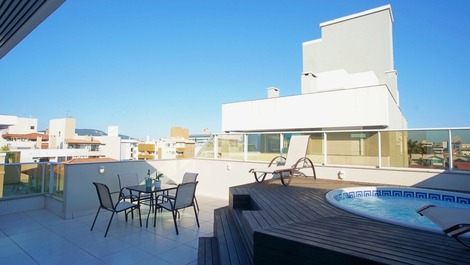 Linda Cobertura con piscina privada, cancha de tenis, cerca del mar!