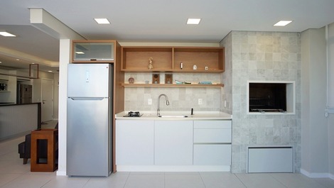 Linda Cobertura con piscina privada, cancha de tenis, cerca del mar!