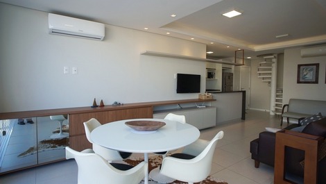 Linda Cobertura con piscina privada, cancha de tenis, cerca del mar!