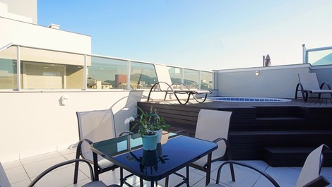 Linda Cobertura con piscina privada, cancha de tenis, cerca del mar!